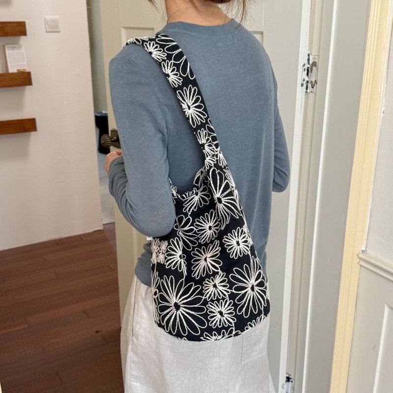 Hobo Bag Slouchy - Women Black White Floral Hobo Bag