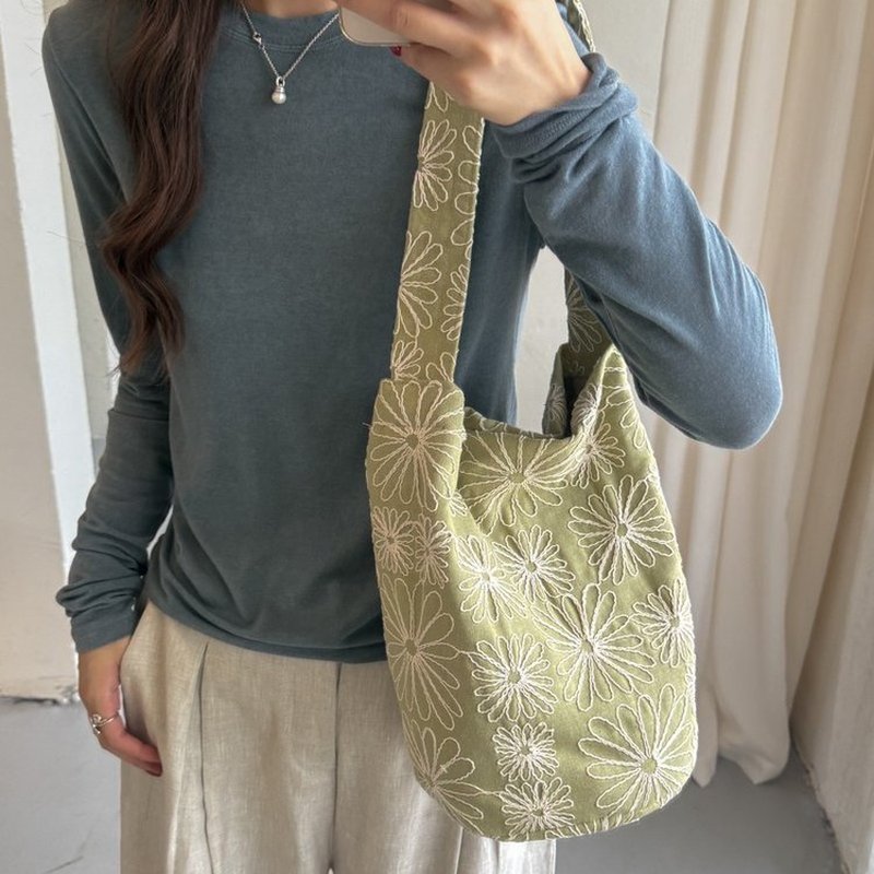 Women Black White Floral Hobo  - Hobo Bag Slouchy review and price